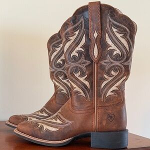 Ariat Tan and gold sparkle Western Boots with Embroidery